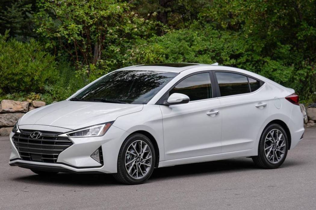 Thuê Xe 4 Chỗ | Bảng Giá Cập Nhật 2025 & Kinh Nghiệm Thuê Xe Uy Tín