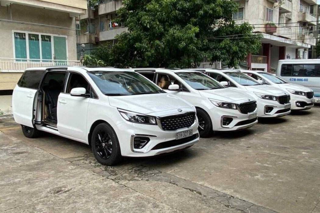 Thuê Xe 4 Chỗ | Bảng Giá Cập Nhật 2025 & Kinh Nghiệm Thuê Xe Uy Tín