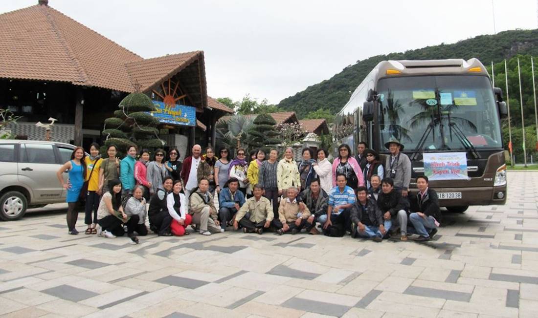 Thuê Xe 29 Chỗ Từ A-Z | Kinh Nghiệm, Bảng Giá & Mẹo Tiết Kiệm