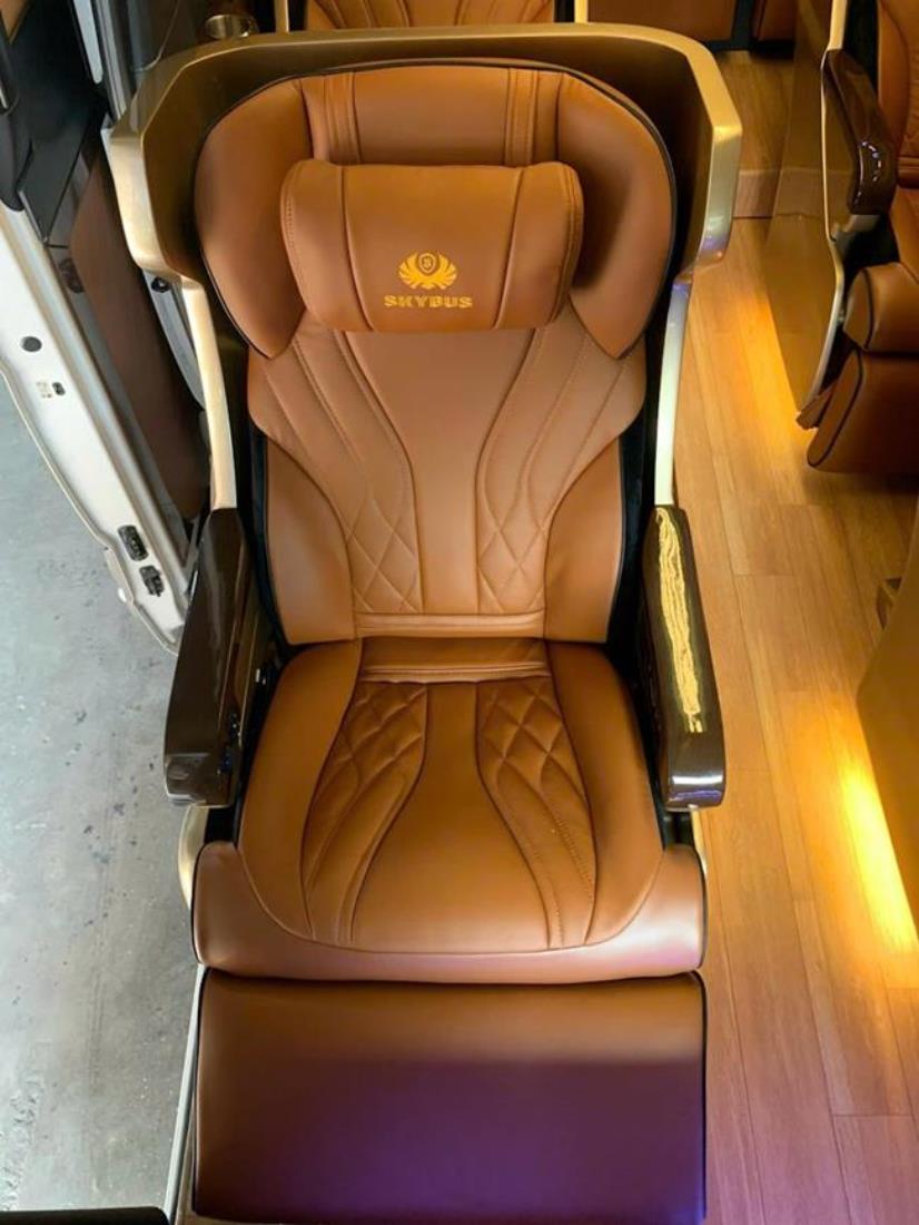 Thuê Xe Limousine 11 Chỗ | Đẳng Cấp & Tiện Nghi Cho Mọi Hành Trình