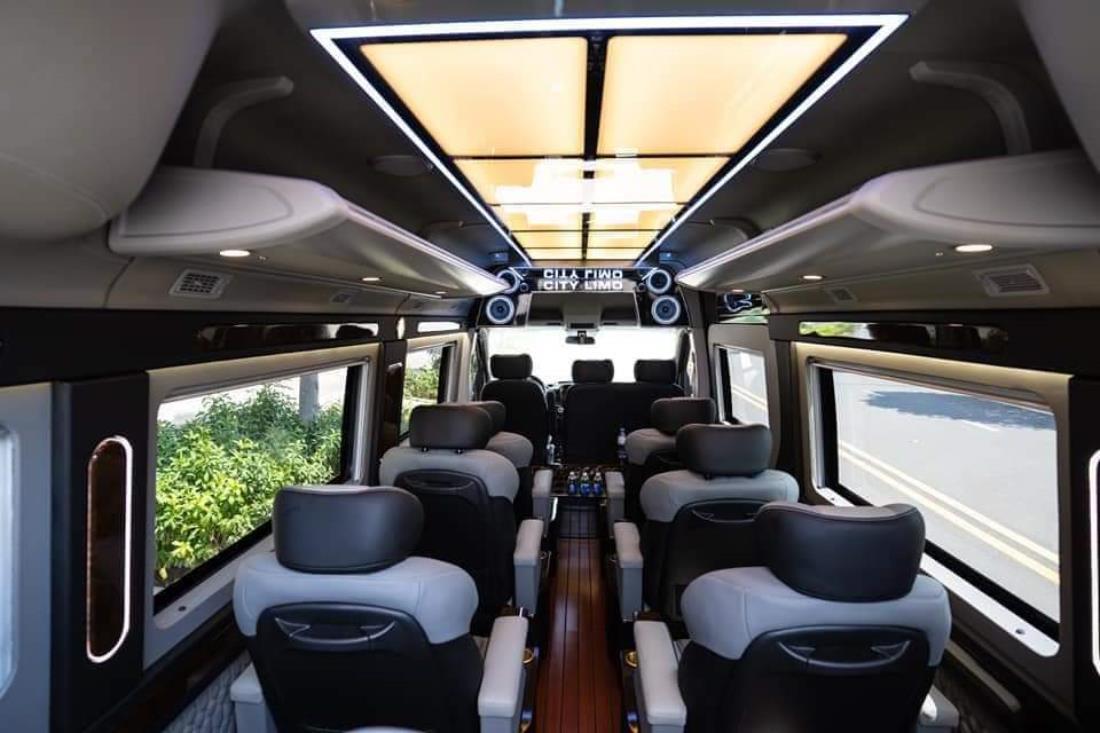 Thuê Xe Limousine 11 Chỗ | Đẳng Cấp & Tiện Nghi Cho Mọi Hành Trình