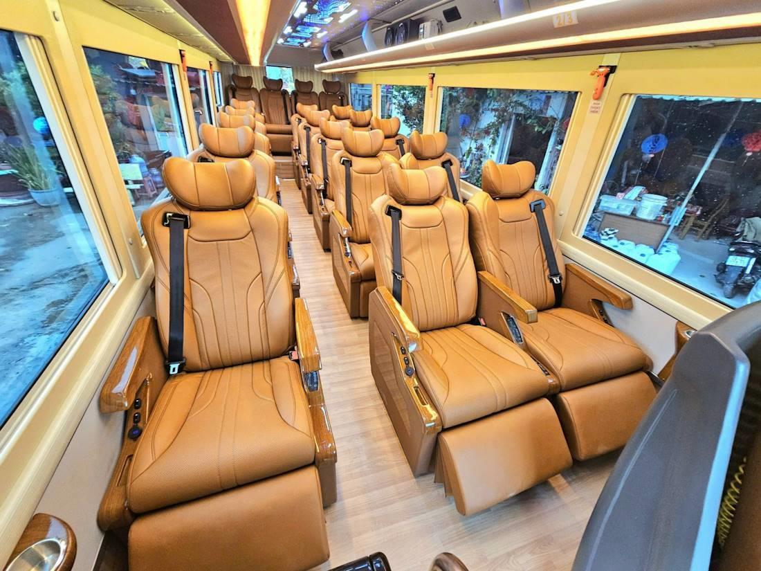 Thuê Xe Limousine 28 Chỗ Giá Rẻ | Dịch Vụ Cao Cấp Tại Việt Nam