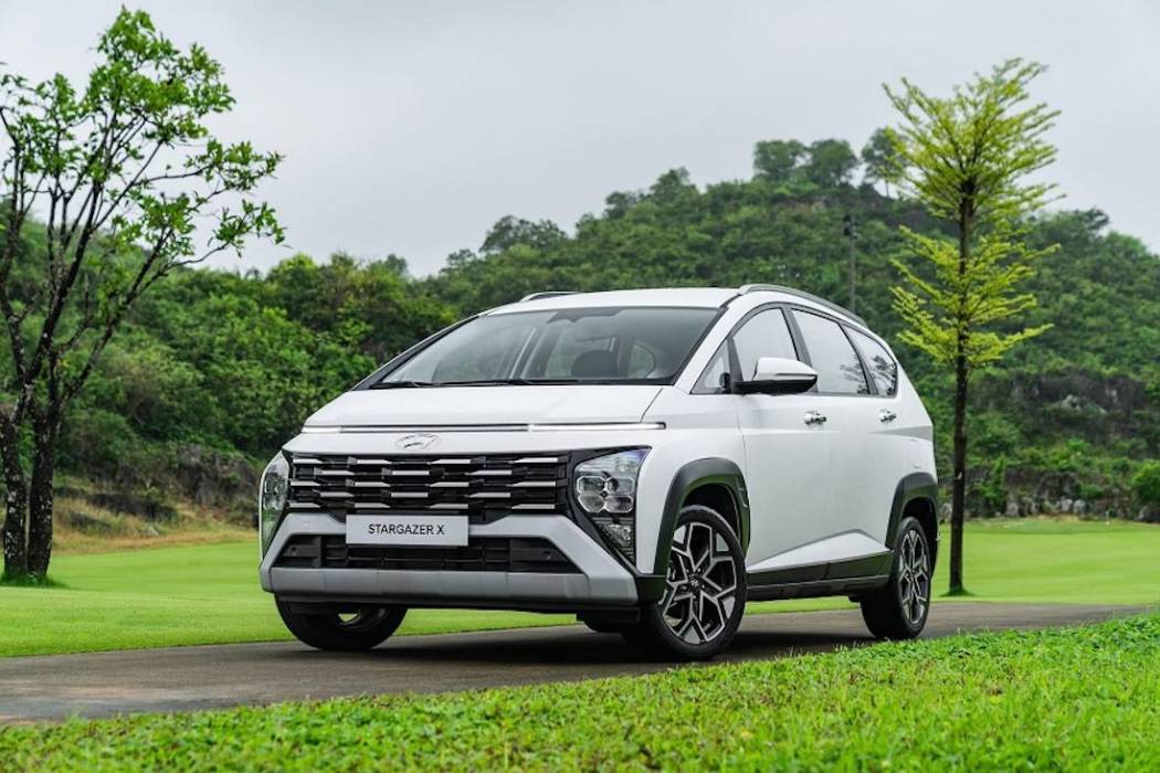 Thuê Xe 4 Chỗ | Bảng Giá Cập Nhật 2025 & Kinh Nghiệm Thuê Xe Uy Tín