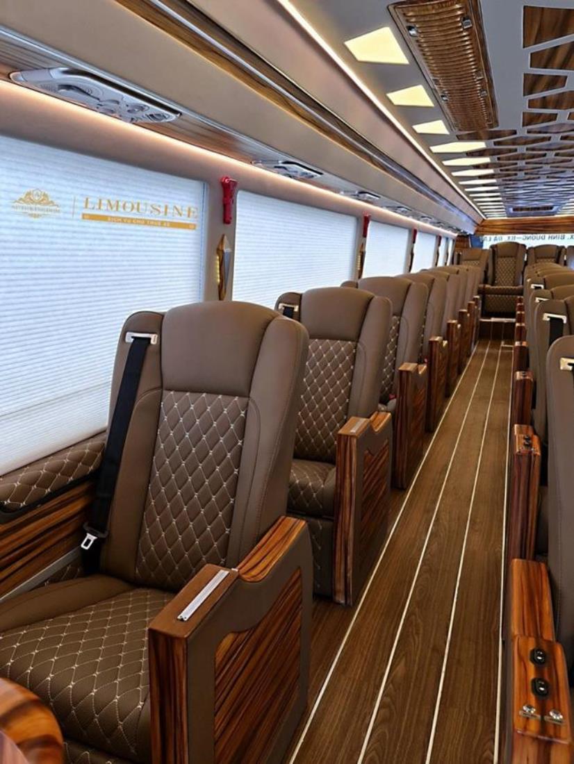 15 seater limousine to Phan Thiet