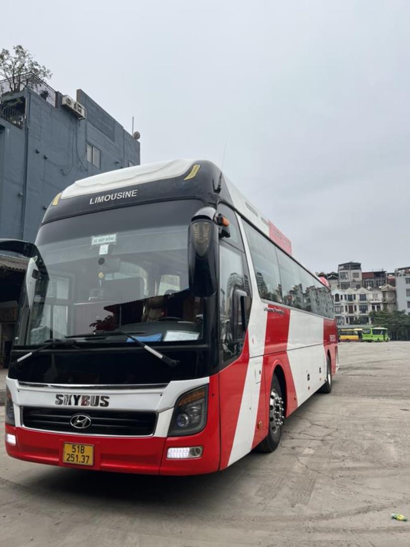 Limousine 28 Seats Rental In Vietnam – My Tam Travel