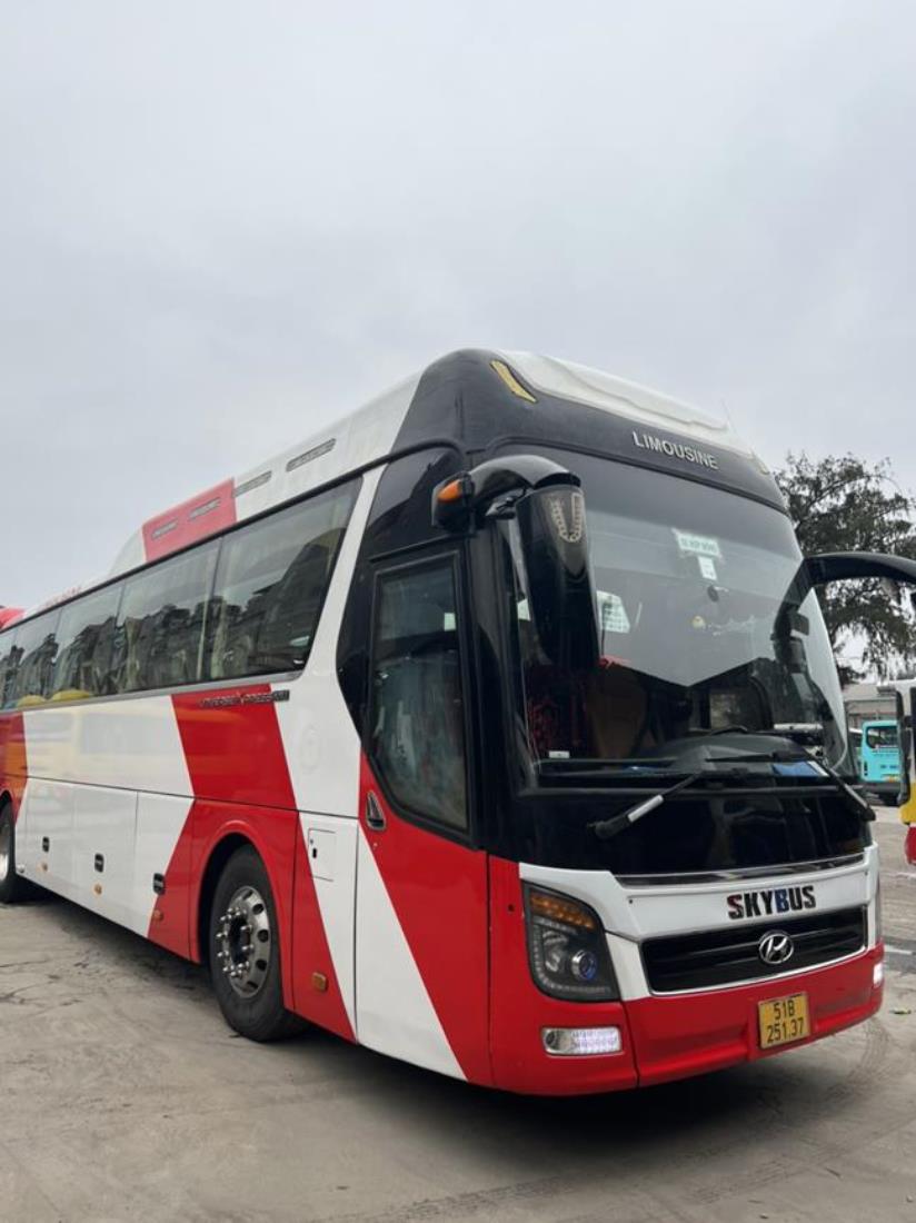 Car Rental Sai Gon To Vung tau 4-7-9-11-18 Seater Limousine