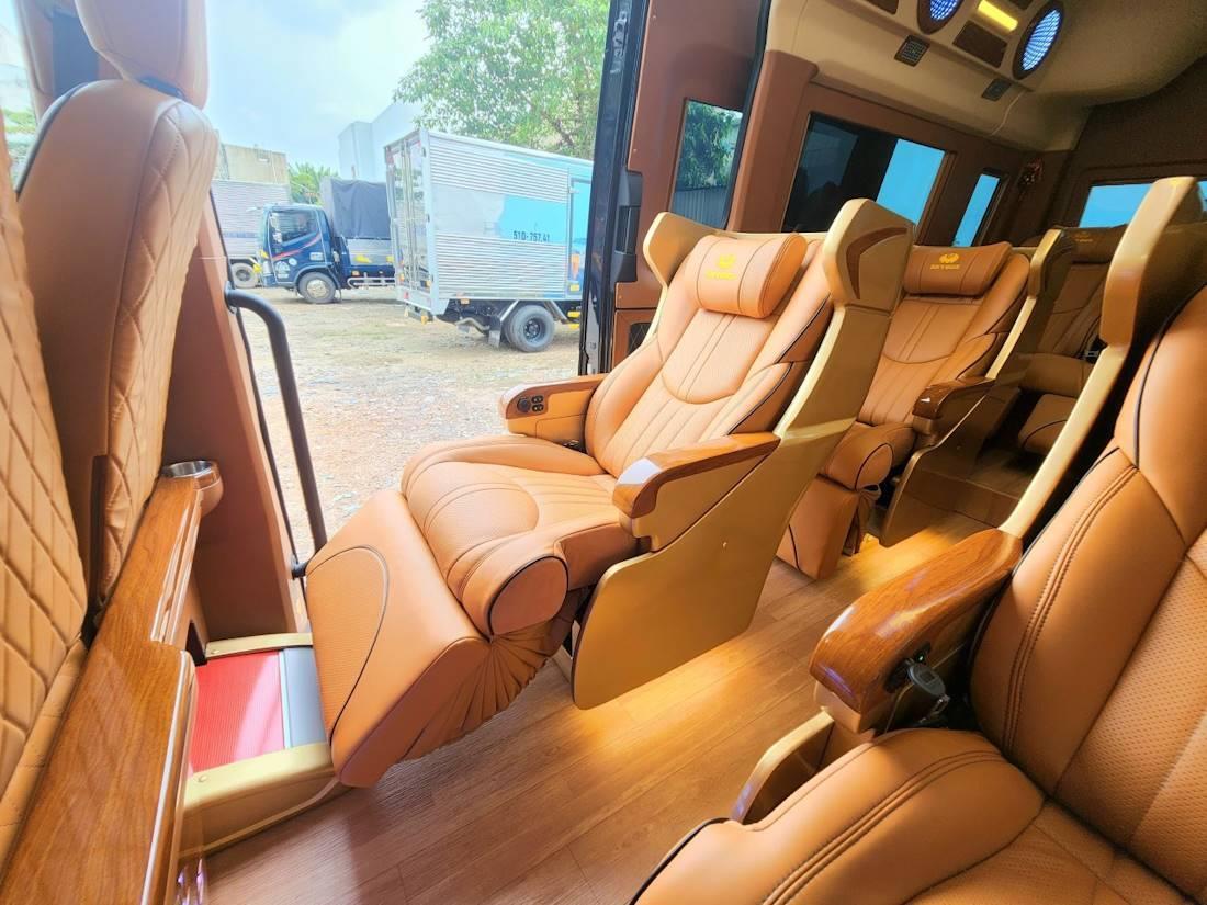 Car Rental Sai Gon To Vung tau 4-7-9-11-18 Seater Limousine